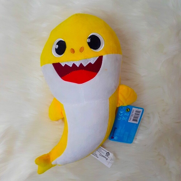 Pinkfong Shark Family 11" Plush with Sound - Baby Shark Yellow - Picture 5 of 11